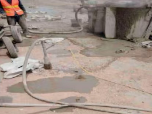 宜黄水泥混凝土路面板底注浆技术 路面脱空注浆整治方案